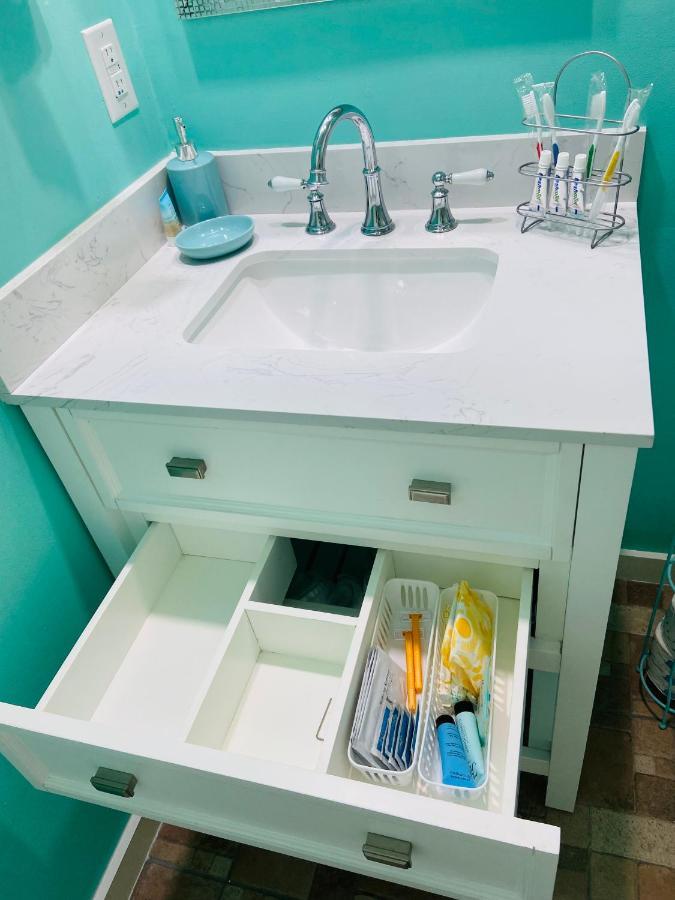 Beautiful And Comfortable Rom Apt # 2 Tampa Esterno foto