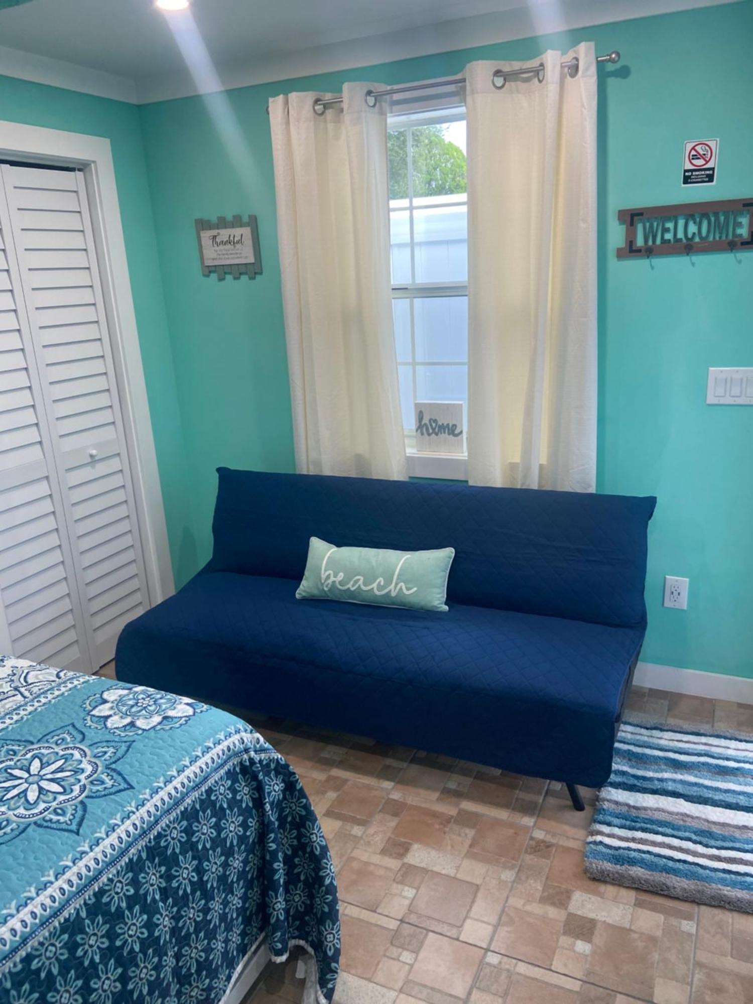 Beautiful And Comfortable Rom Apt # 2 Tampa Esterno foto